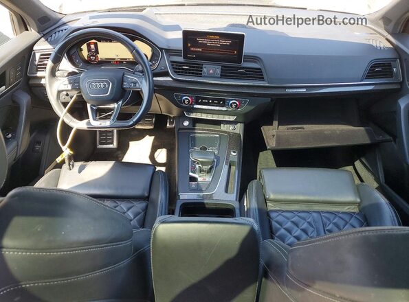 WA1C4AFY6K2083228 2019 AUDI SQ5 Green Dashboard view