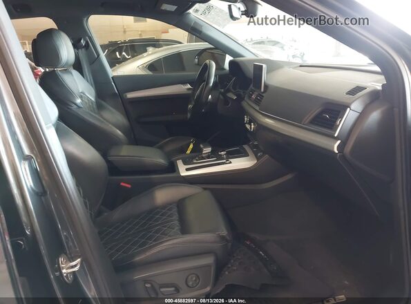WA1C4AFY7J2224449 2018 AUDI SQ5 Gray Front interior view