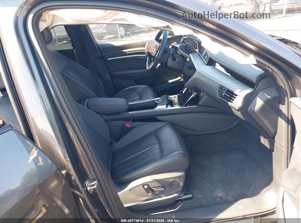 WA1CAAGE4RB048789 2024 AUDI Q8 E-TRON Gray Вид салону спереду
