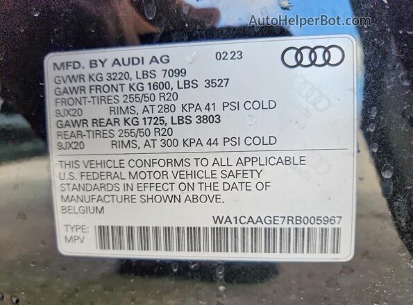 WA1CAAGE7RB005967 2024 AUDI Q8 Black Vista del compartimento del motor