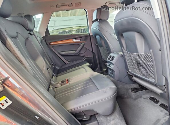 WA1CBAFY6R2047880 2024 AUDI Q5 Gray Rear interior view