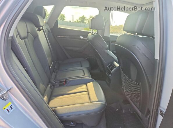 WA1CNAFY2J2051243 2018 AUDI Q5 Silver Vista interior trasera
