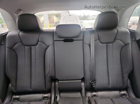 WA1CNAFY9K2103033 2019 AUDI Q5 White Вид задніх сидінь