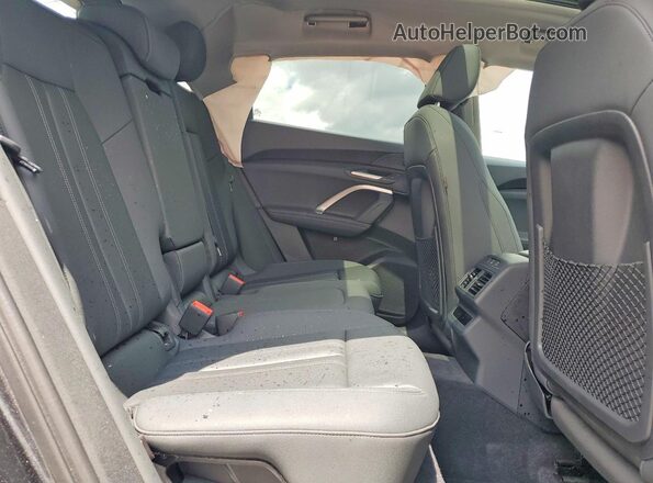 WA1DAAGU7T2008533 2026 AUDI Q5 Серый Вид задней части салона
