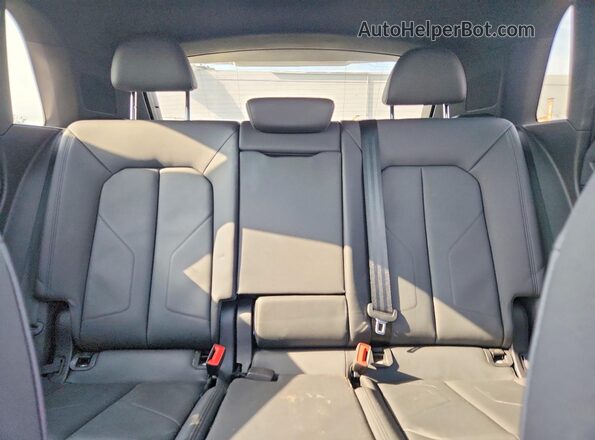 WA1DECF30S1048000 2025 AUDI Q3 Черный Вид задних сидений