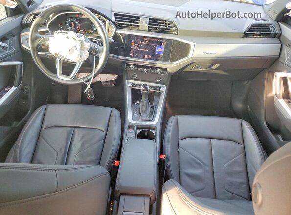 WA1DECF31N1047619 2022 AUDI Q3 Синий Вид панели приборов
