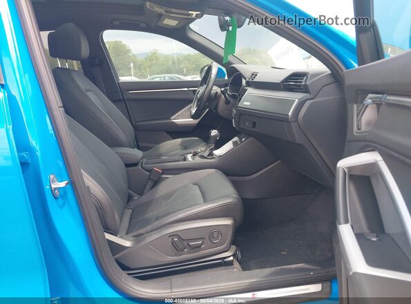 WA1DECF31P1105702 2023 AUDI Q3 Blue Front interior view