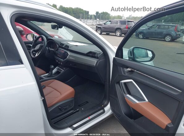 WA1DECF31R1149993 2024 AUDI Q3 Белый Вид салона спереди