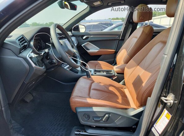 WA1DECF32N1010286 2022 AUDI Q3 Черный Вид салона спереди