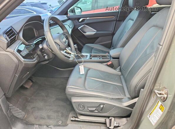 WA1DECF32S1049357 2025 AUDI Q3 Gray Front interior view