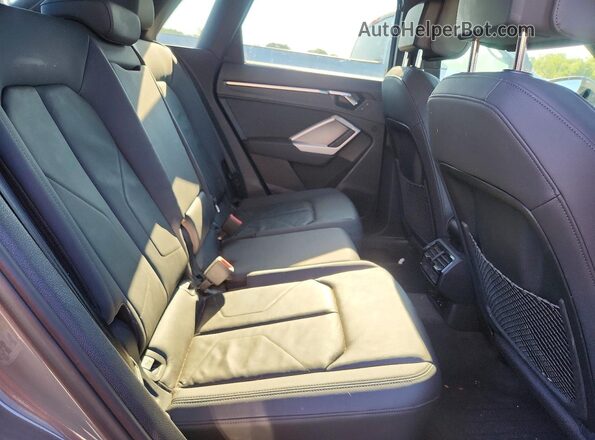 WA1DECF33L1056643 2020 AUDI Q3 Gray Widok wnętrza z tyłu