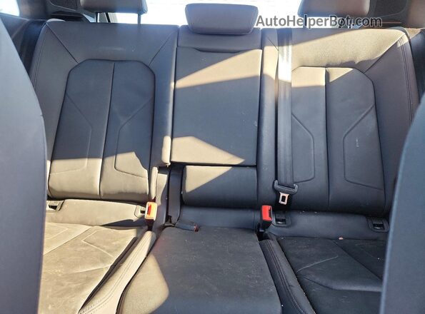WA1DECF33L1056643 2020 AUDI Q3 Gray Widok tylnych siedzeń
