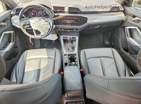 WA1DECF33R1047885 2024 AUDI Q3 Черный Вид панели приборов