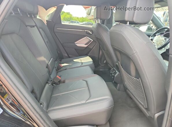 WA1DECF33R1047885 2024 AUDI Q3 Черный Вид задней части салона
