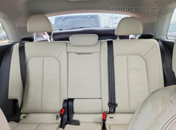 WA1DECF33R1078182 2024 AUDI Q3 White Հետևի նստատեղերի տեսք