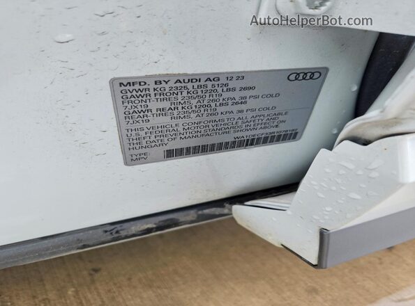 WA1DECF33R1078182 2024 AUDI Q3 White VIN կոդի պիտակի տեսք