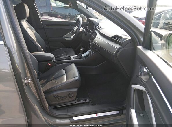 WA1DECF33R1125372 2024 AUDI Q3 Gray Front interior view