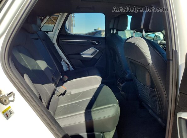 WA1DECF34P1135678 2023 AUDI Q3 Белый Вид задней части салона
