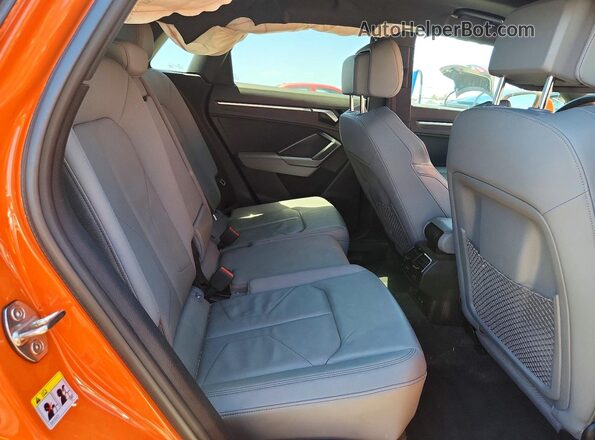 WA1DECF36S1004695 2025 AUDI Q3 Orange Սալոնի հետևի տեսք