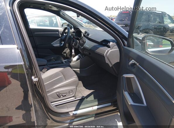 WA1DECF36S1058563 2025 AUDI Q3 Черный Вид салона спереди