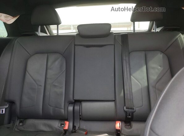 WA1DECF37M1021203 2021 AUDI Q3 White Widok tylnych siedzeń