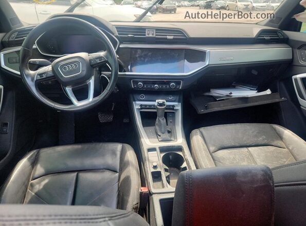 WA1DECF37M1021203 2021 AUDI Q3 White Widok deski rozdzielczej