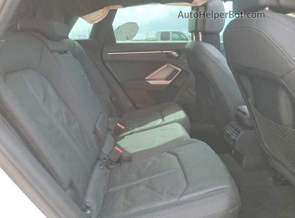 WA1DECF37M1021203 2021 AUDI Q3 White Widok wnętrza z tyłu