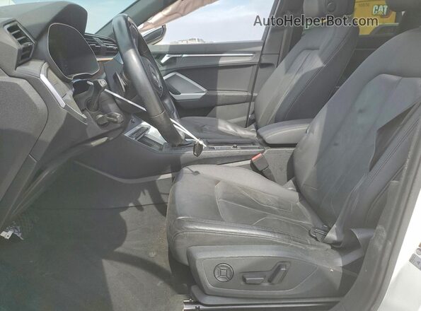 WA1DECF37M1021203 2021 AUDI Q3 White Widok wnętrza z przodu