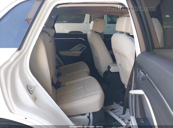 WA1DECF37M1131586 2021 AUDI Q3 White Widok naklejki z numerem VIN