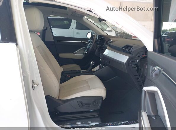 WA1DECF37M1131586 2021 AUDI Q3 White Widok wnętrza z przodu