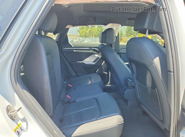 WA1DECF38M1010758 2021 AUDI Q3 White უკანა სავარძლების ხედი