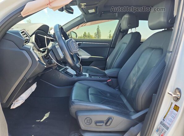 WA1DECF38M1010758 2021 AUDI Q3 White წინა სალონის ხედი