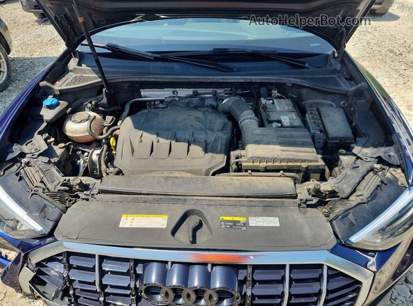 WA1DECF38M1017080 2021 AUDI Q3 Blue Vista del compartimento del motor