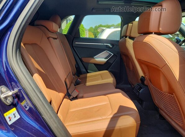 WA1DECF38M1017080 2021 AUDI Q3 Blue Vista interior trasera