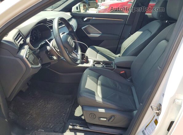 WA1DECF38M1036678 2021 AUDI Q3 White Вид салону спереду