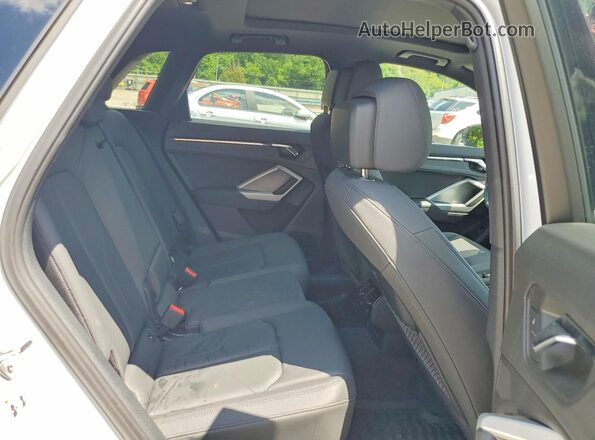 WA1DECF38M1036678 2021 AUDI Q3 White Вид задньої частини салону