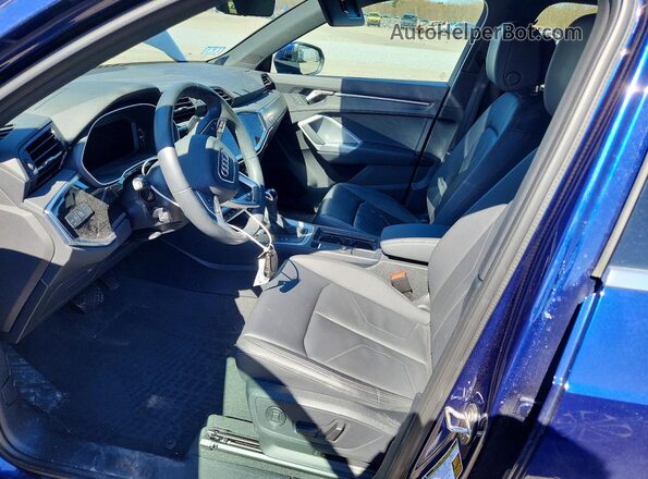 WA1DECF38R1055738 2024 AUDI Q3 Blue Front interior view