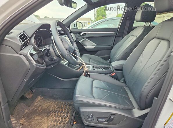 WA1DECF38R1120121 2024 AUDI Q3 White Front interior view