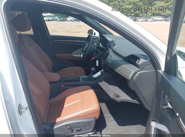 WA1DECF38S1049766 2025 AUDI Q3 Белый Вид салона спереди