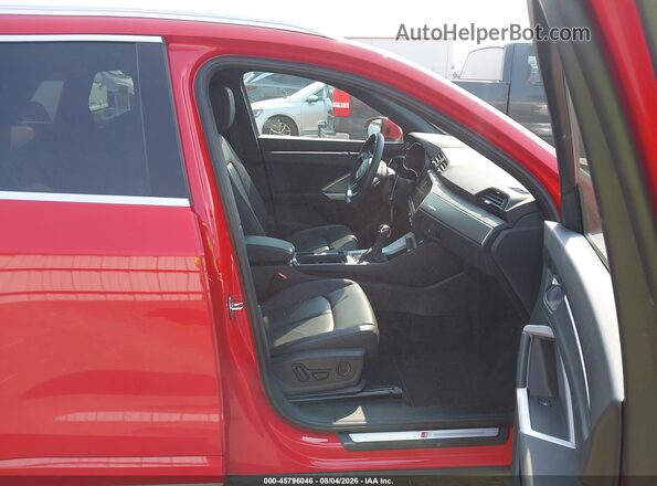 WA1DECF38S1052599 2025 AUDI Q3 Red Вид салону спереду
