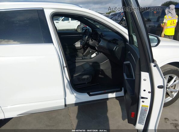 WA1DECF39R1124176 2024 AUDI Q3 White წინა სალონის ხედი