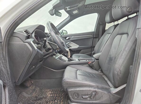 WA1DECF3XL1066411 2020 AUDI Q3 White Front interior view