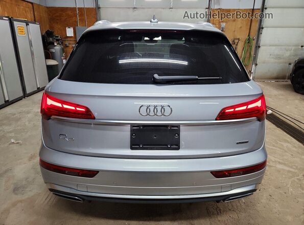 WA1E2AFY0R2036012 2024 AUDI Q5 Silver უკანა ხედი