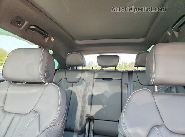 WA1E2AFY0S2062373 2025 AUDI Q5 White Vista de los asientos traseros
