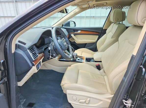 WA1E2AFY7P2072146 2023 AUDI Q5 Черный Вид салона спереди