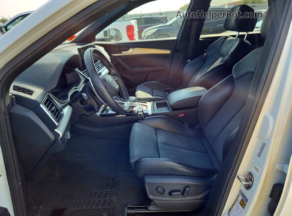WA1E2AFY8N2077062 2022 AUDI Q5 White Вид салону спереду