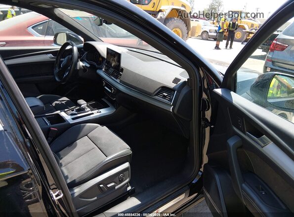 WA1E2AFY9M2045459 2021 AUDI Q5 Black Вид салону спереду
