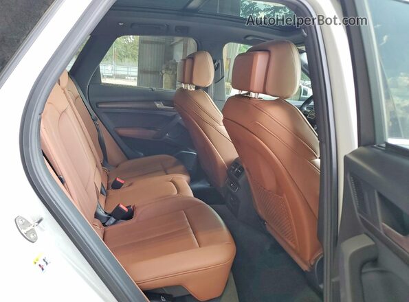 WA1E2AFY9M2090773 2021 AUDI Q5 White Widok wnętrza 360 stopni