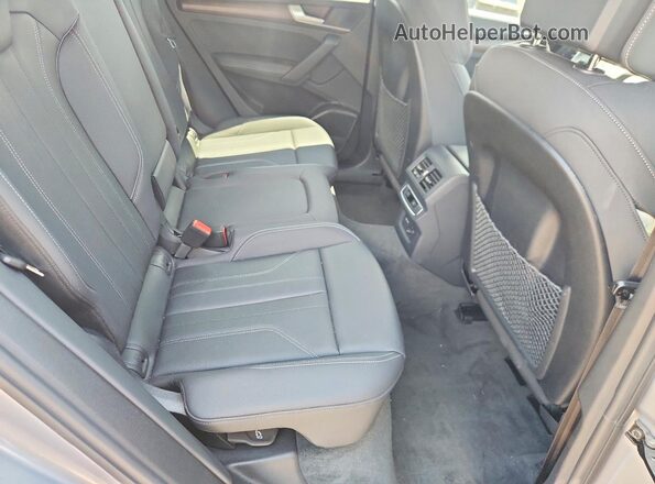 WA1EAAFY0R2145203 2024 AUDI Q5 Silver უკანა სალონის ხედი