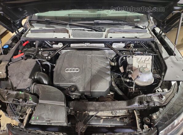 WA1EAAFY1M2114342 2021 AUDI Q5 Black Vista del compartimento del motor